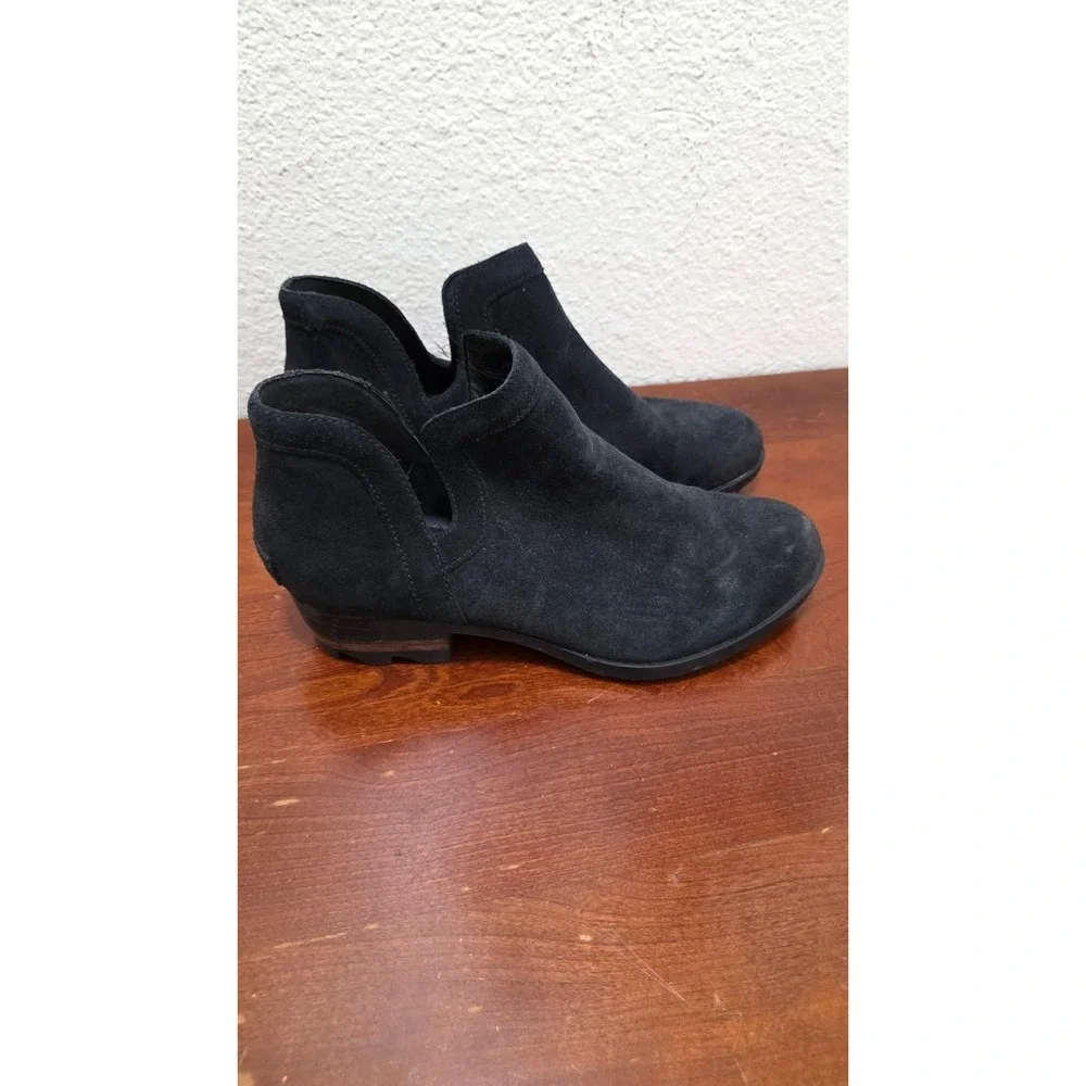 Sorel Lolla Cut Out Suede Black‎ Ankle Boots Block Heel Size 9.5 M